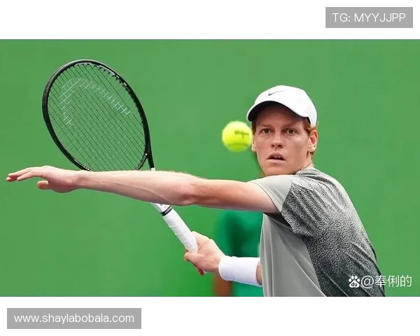 网球赛季激战正酣 多位明星选手晋级四强争夺年度冠军