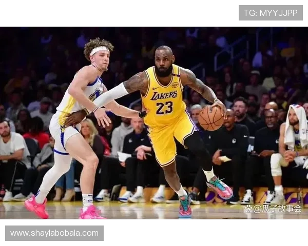 詹姆斯带伤砍下三双率湖人险胜勇士新星库里末节三分失手憾吞败仗