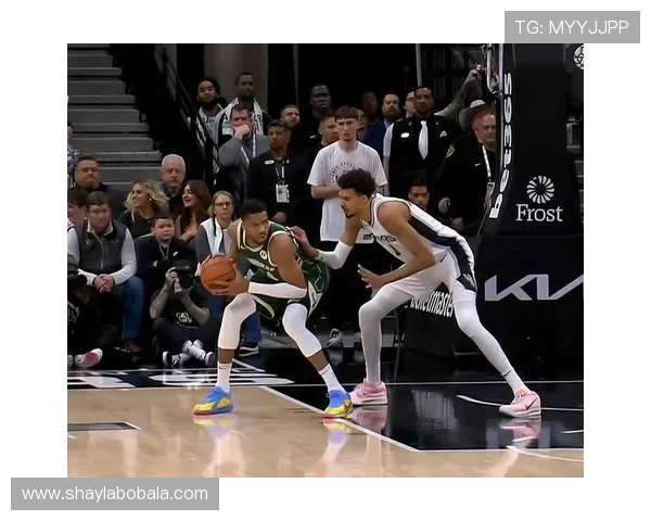 NBA今夜震撼：字母哥小腿受伤两至四周 缺阵引爆交易流言！